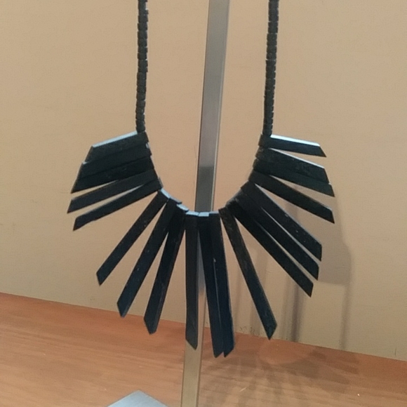 Vintage black resin necklace - Picture 5 of 5